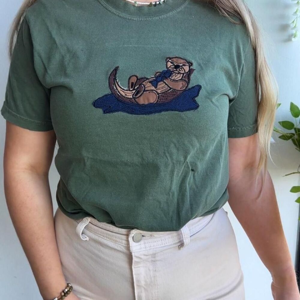 NWT otter with fish patchwork embroidered olive green 100% cotton tee